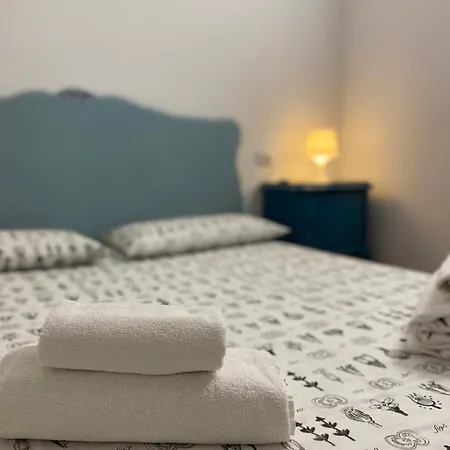 House Torre マンデッロ・デル・ラーリオ