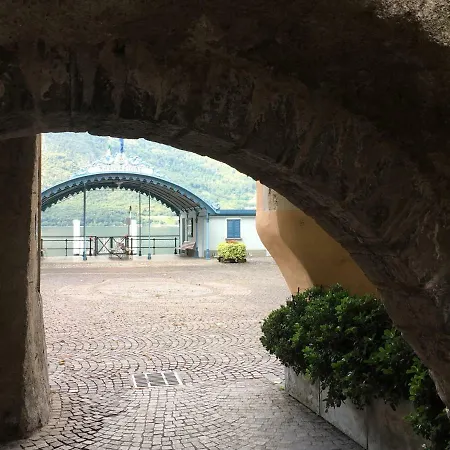 House Torre アパート マンデッロ・デル・ラーリオ